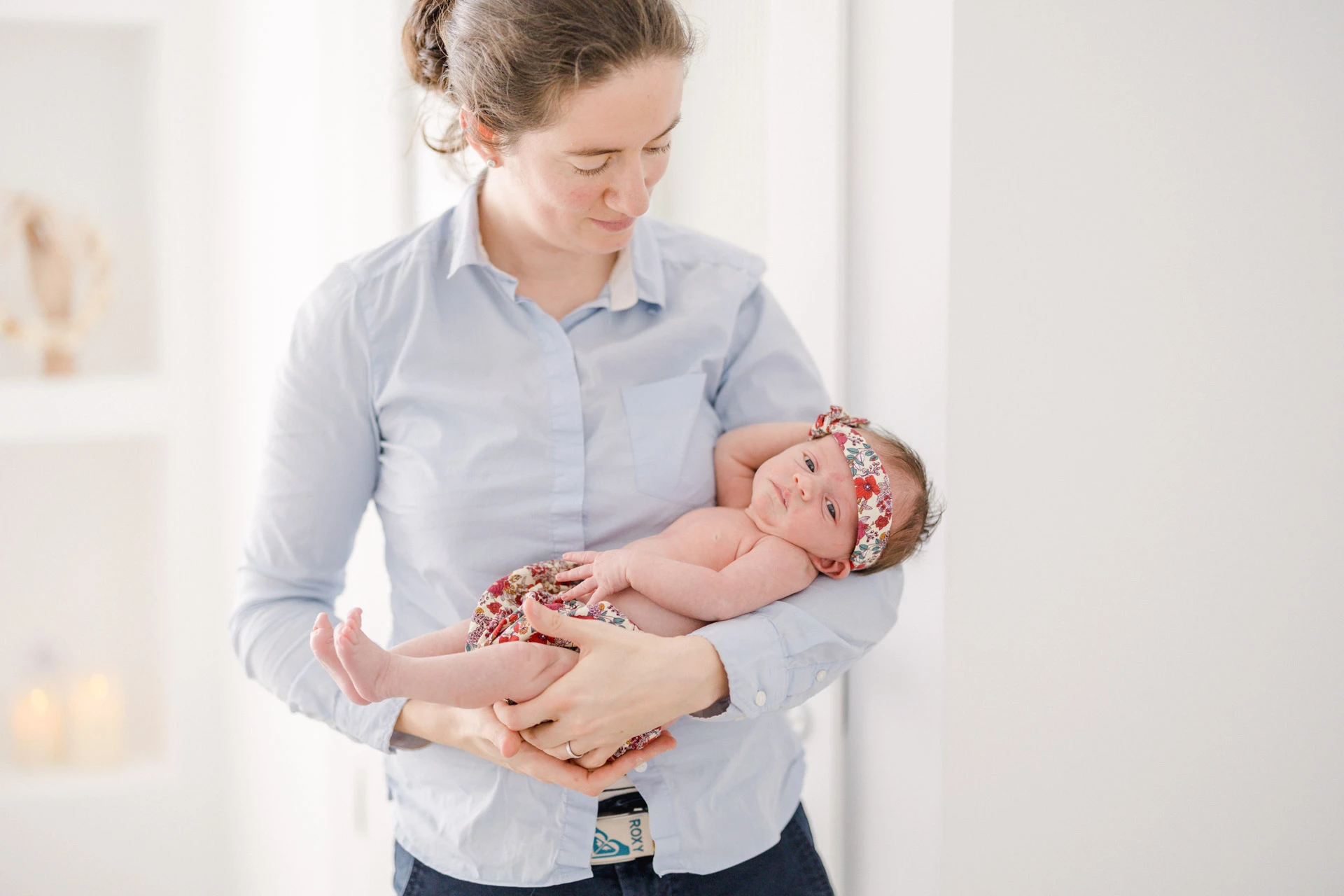 main bonheur enfant gris marron